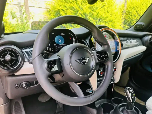 MINI Hatch — Фото автомобиля 2
