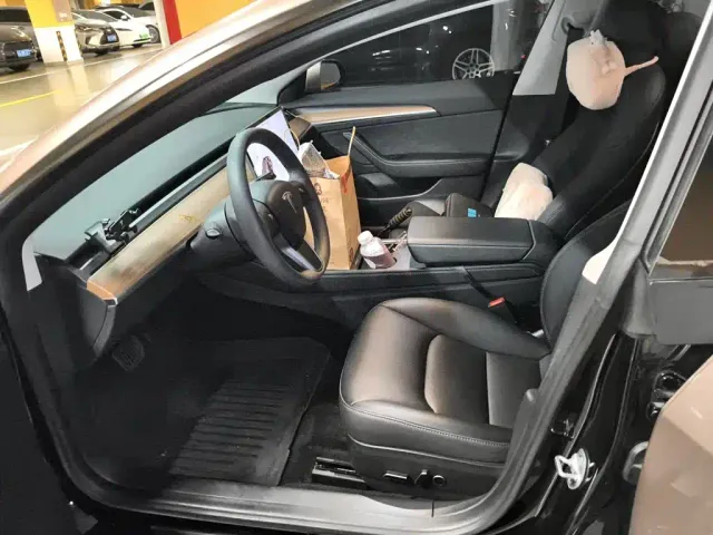 Tesla Model 3 — Фото автомобиля 11