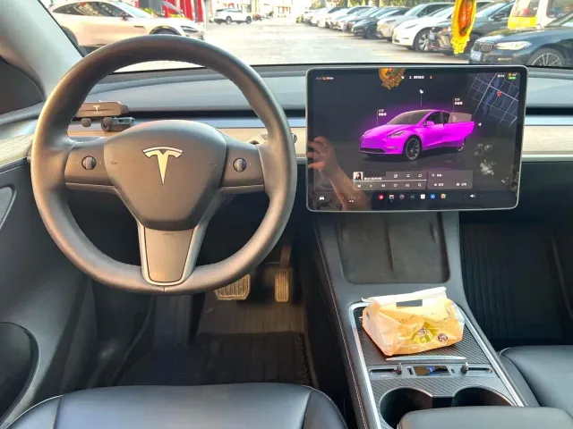 Tesla Model Y — Фото автомобиля 5