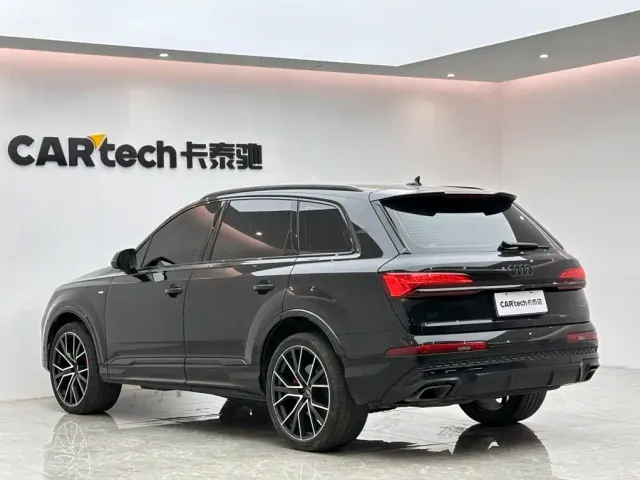Audi Q7 — Фото автомобиля 3