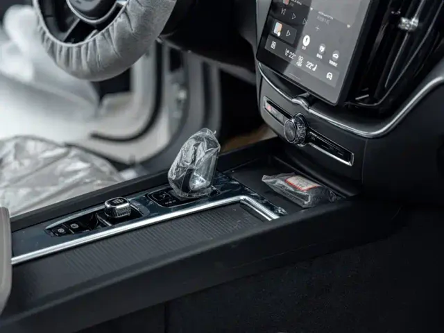Volvo XC60 — Фото автомобиля 9