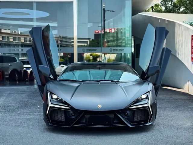 Lamborghini Revuelto — Фото автомобиля 5