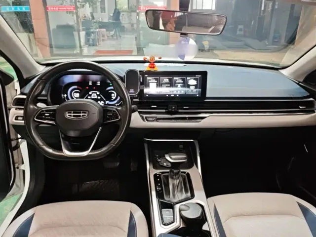 Geely Emgrand — Фото автомобиля 9