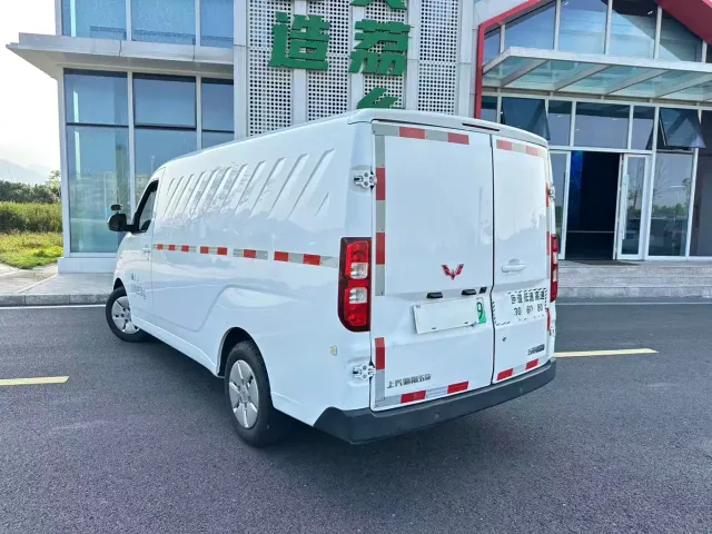 Wuling Motors Wuling Yangguang 2024 300km Comfort Enclosed Van 60kW — Фото автомобиля 3