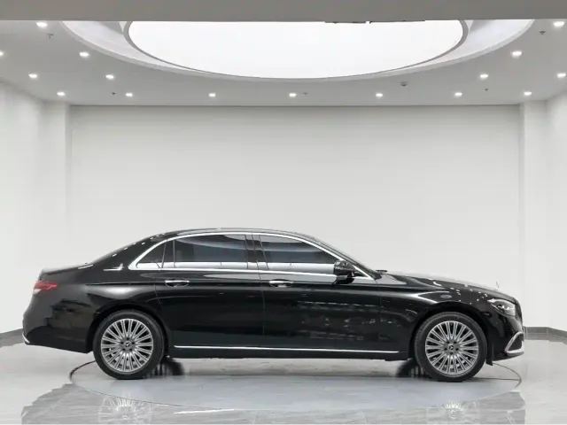 Mercedes-Benz E-Class — Фото автомобиля 5