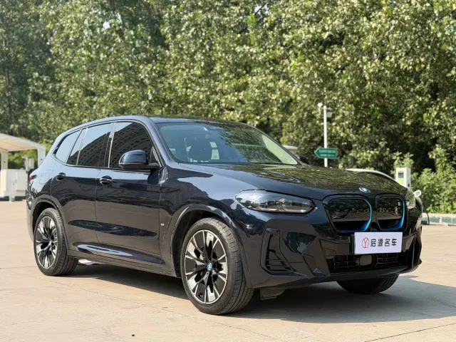 BMW iX3 — Фото автомобиля 3