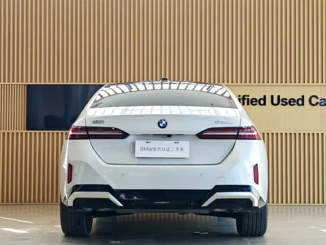 BMW 5 Series — Фото автомобиля 5