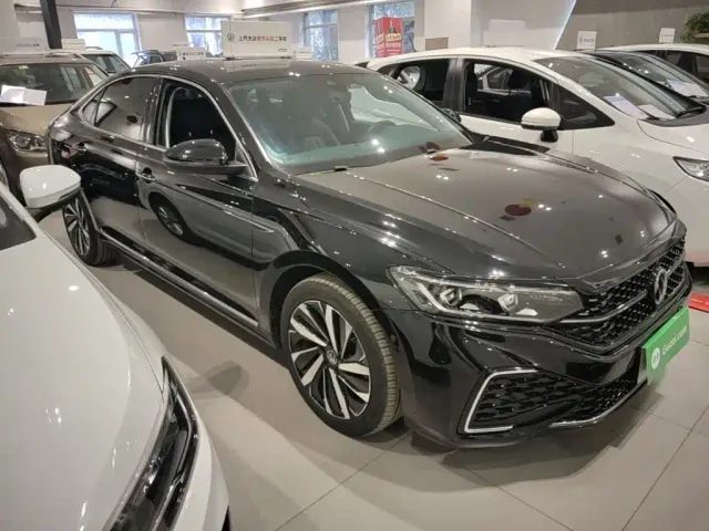 Volkswagen Passat — Фото автомобиля 3