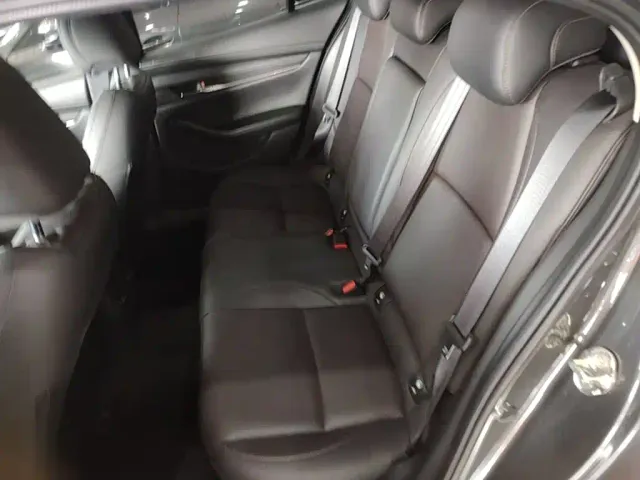 Mazda Axela — Фото автомобиля 16