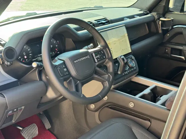 Land Rover Defender — Фото автомобиля 6