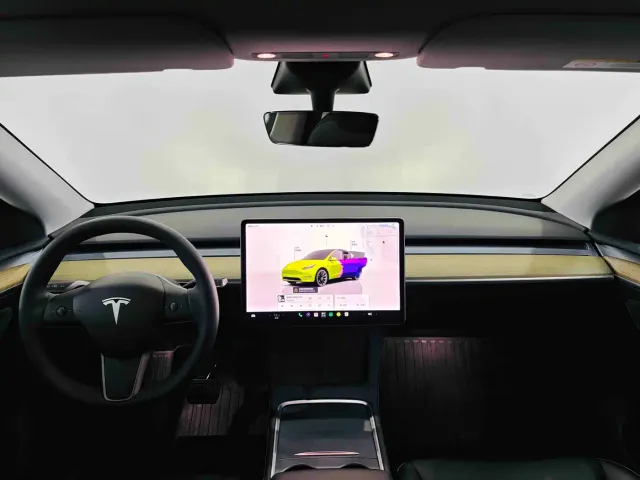 Tesla Model Y — Фото автомобиля 18