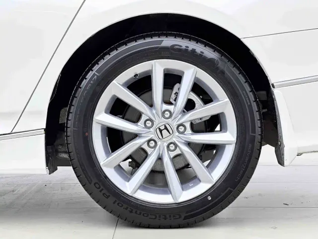 Honda Accord — Фото автомобиля 16