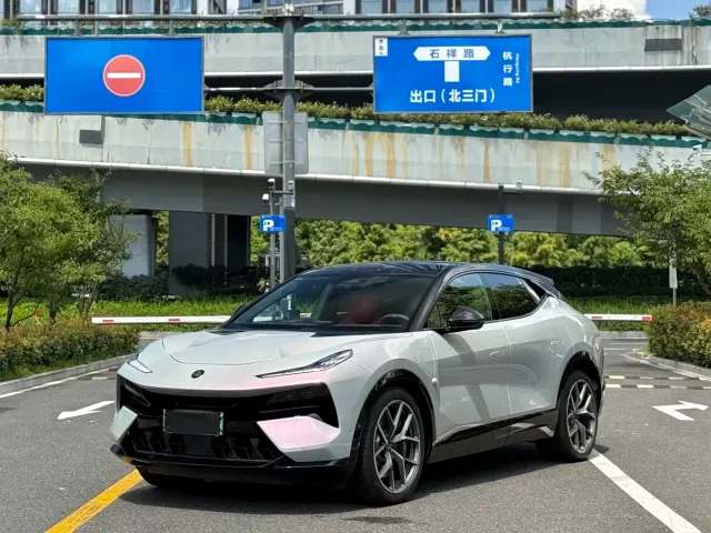 Lotus Eletre — Фото автомобиля 3