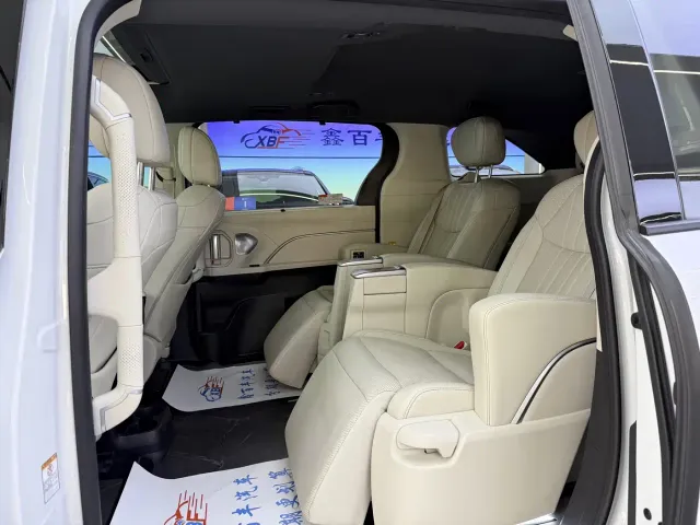 Toyota Sienna — Фото автомобиля 7