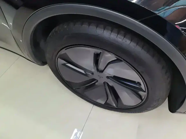Tesla Model Y — Фото автомобиля 6