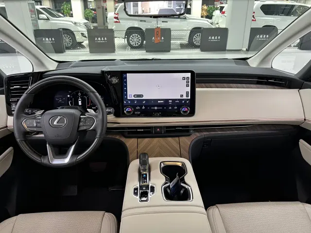 Lexus LM — Фото автомобиля 17