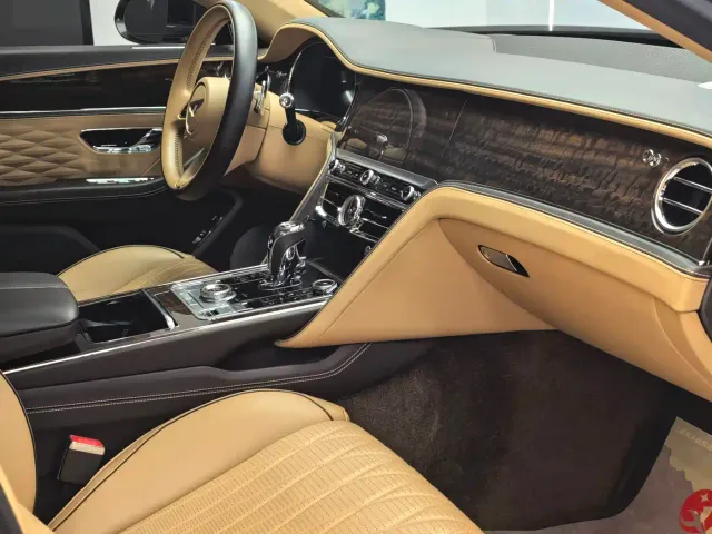 Bentley Flying Spur — Фото автомобиля 14