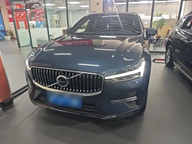 Volvo XC60 — Фото автомобиля 2
