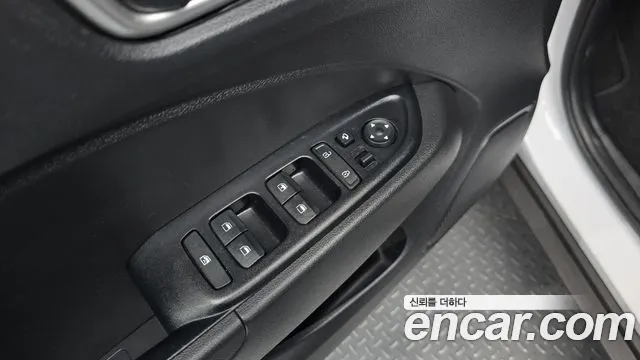 Hyundai Venue — Фото автомобиля 21