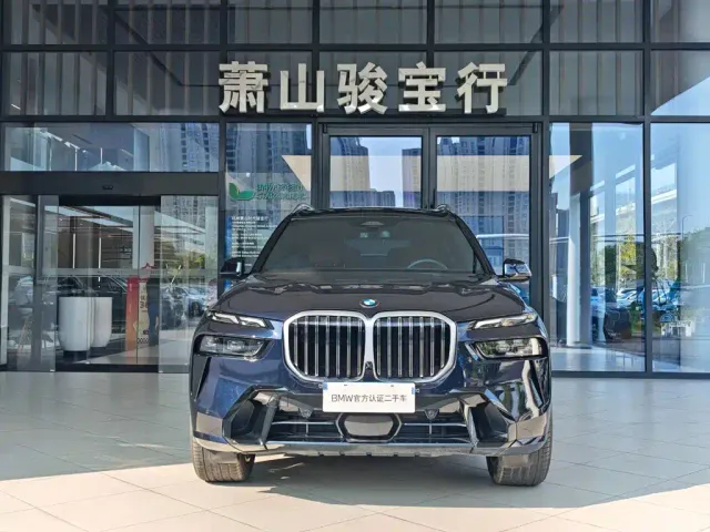 BMW X7 — Фото автомобиля 2