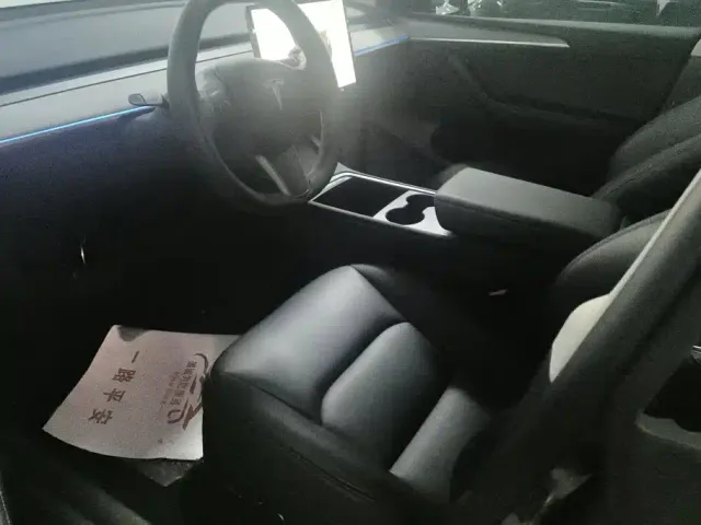 Tesla Model Y — Фото автомобиля 9