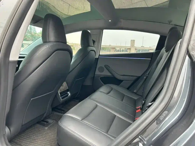 Tesla Model 3 — Фото автомобиля 7