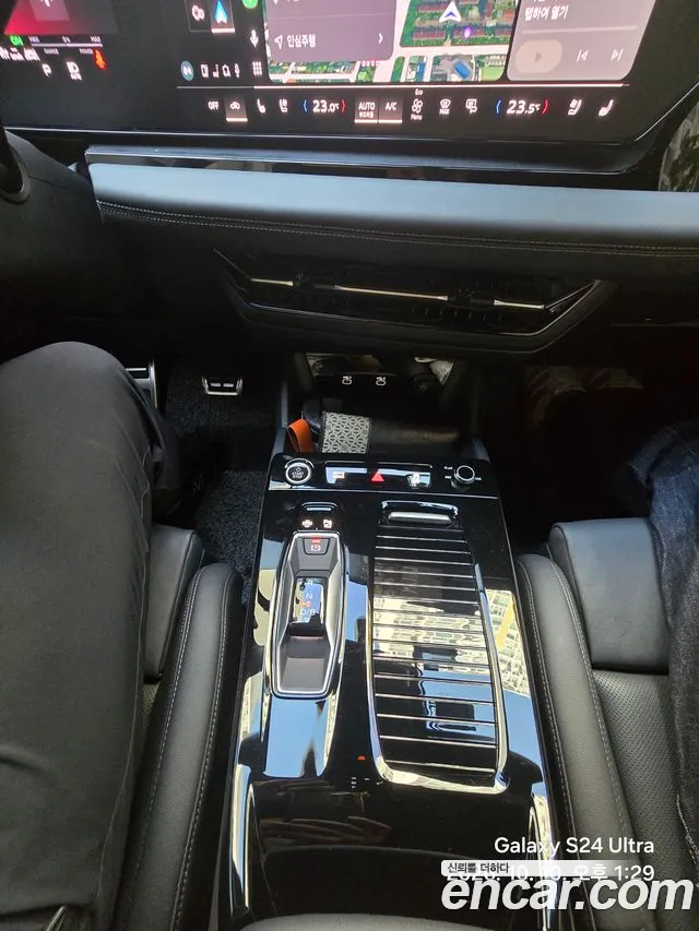 Audi Q6 e-tron — Фото автомобиля 6