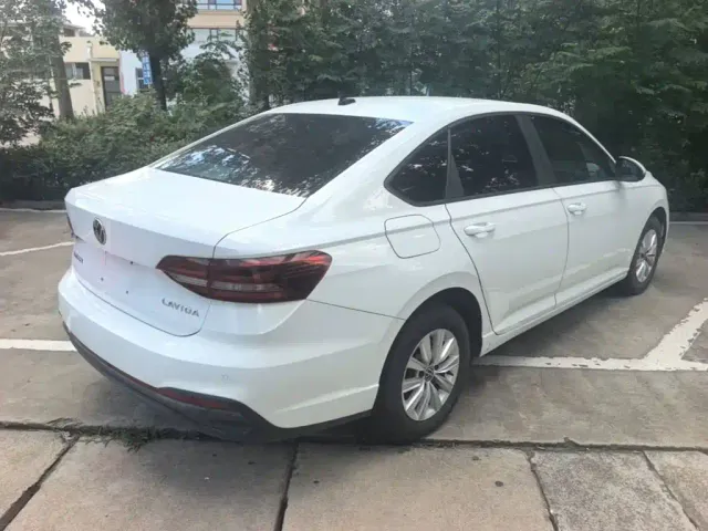 Volkswagen Lavida — Фото автомобиля 6