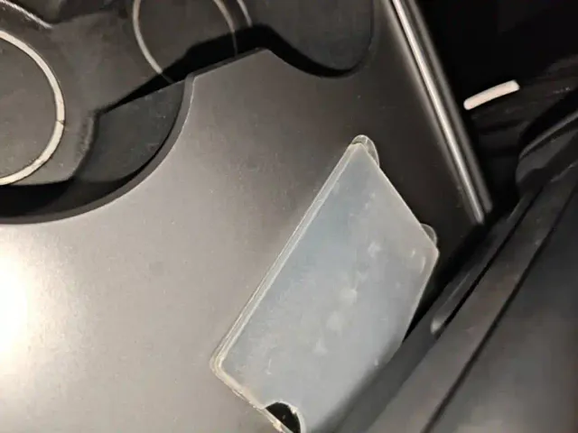 Tesla Model Y — Фото автомобиля 8