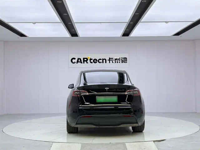 Tesla Model Y — Фото автомобиля 4