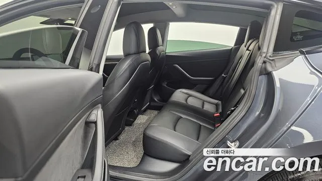 Tesla Model 3 — Фото автомобиля 13