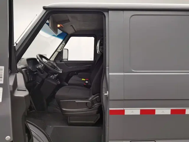 Iveco Iveco Daily 2025 Model V35 Van 2.5T Manual Short Wheelbase Low Roof Dual Tires — Фото автомобиля 10