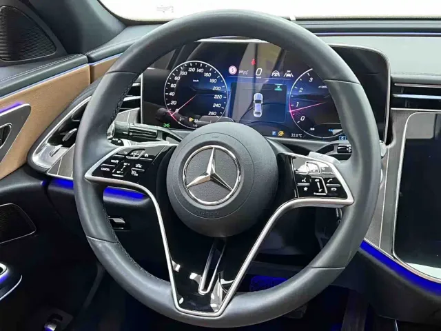 Mercedes-Benz E-Class — Фото автомобиля 18