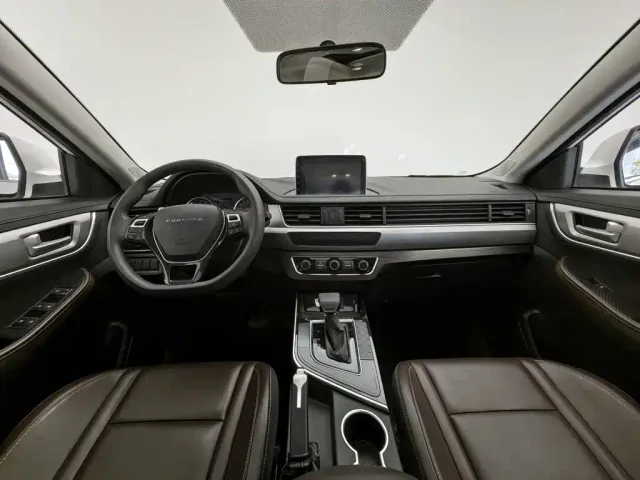 Forthing T5 — Фото автомобиля 5
