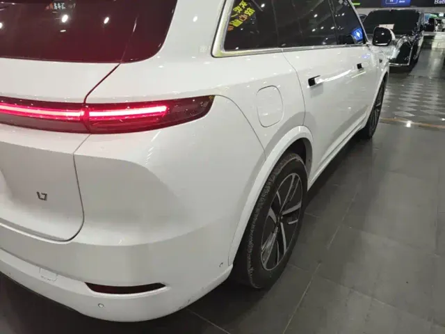 Li Auto L7 — Фото автомобиля 7