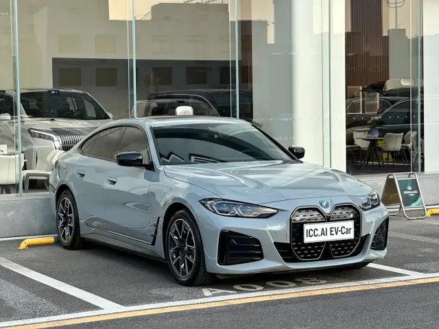 BMW i4 — Фото автомобиля 3