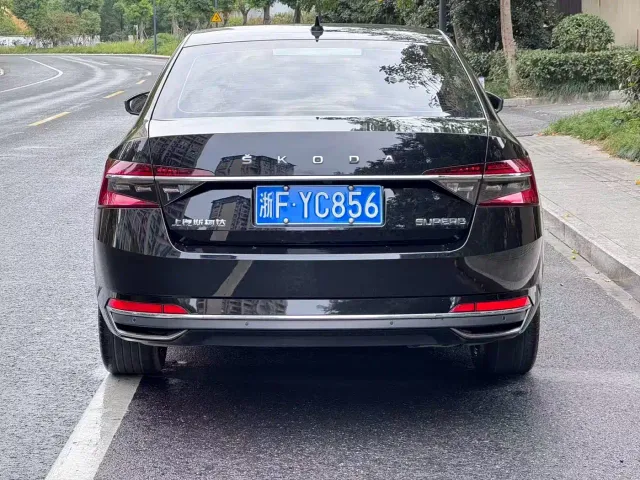 Skoda Superb — Фото автомобиля 13