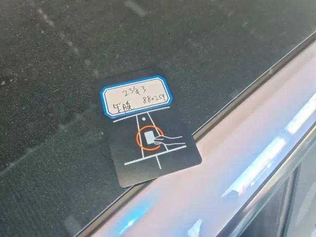 Tesla Model 3 — Фото автомобиля 8