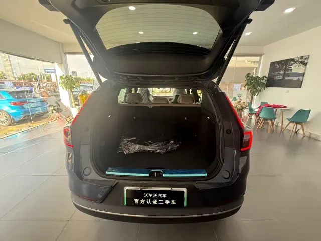 Volvo XC70 Plug-in Hybrid — Фото автомобиля 8