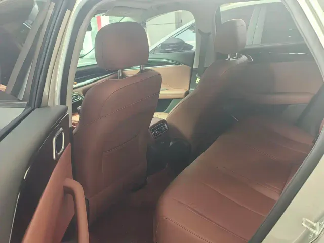 Geely Emgrand — Фото автомобиля 6