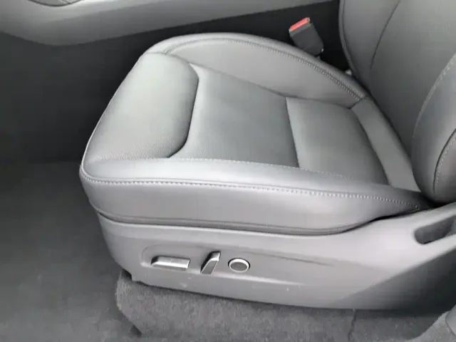 Tesla Model Y — Фото автомобиля 20