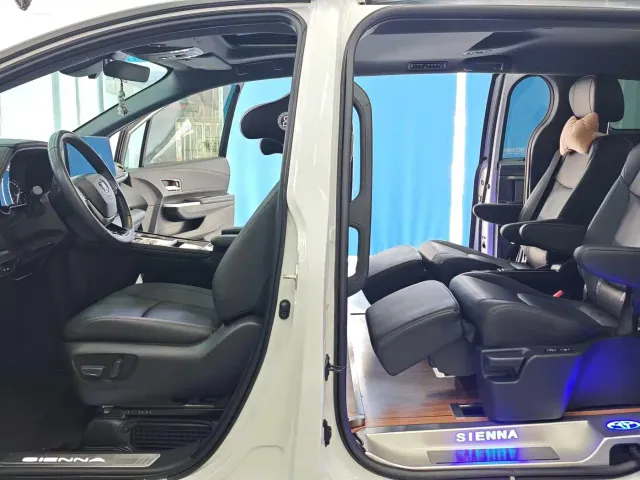 Toyota Sienna — Фото автомобиля 4