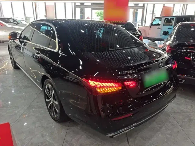 Mercedes-Benz E-Class — Фото автомобиля 4