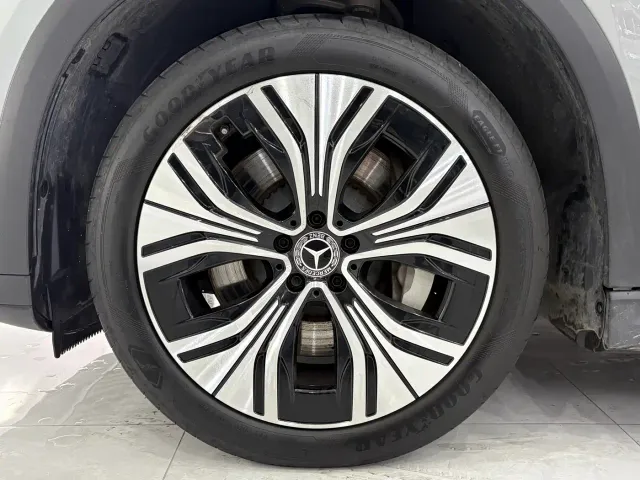 Mercedes-Benz EQE SUV — Фото автомобиля 8