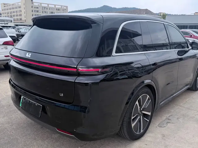 Li Auto L8 — Фото автомобиля 7