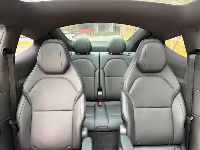 Tesla Model Y L — Фото автомобиля 7