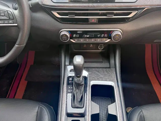 Nissan Teana — Фото автомобиля 10
