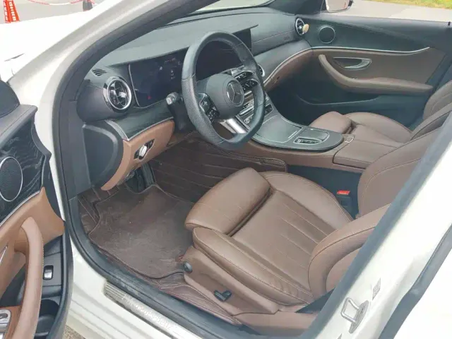 Mercedes-Benz E-Class — Фото автомобиля 9