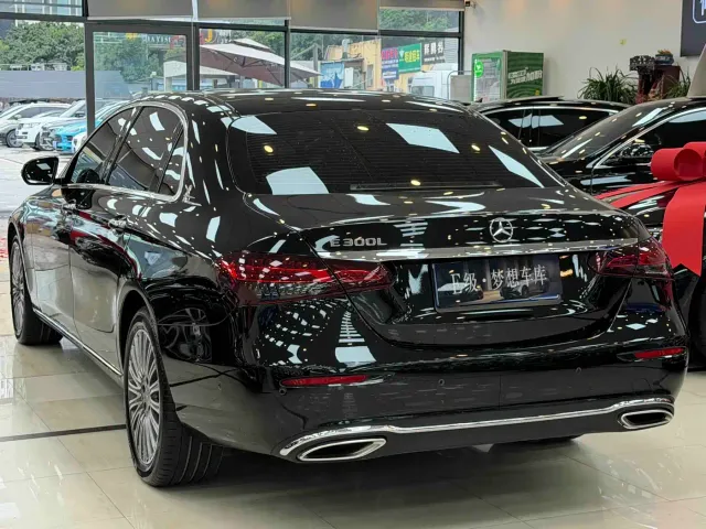 Mercedes-Benz E-Class — Фото автомобиля 18