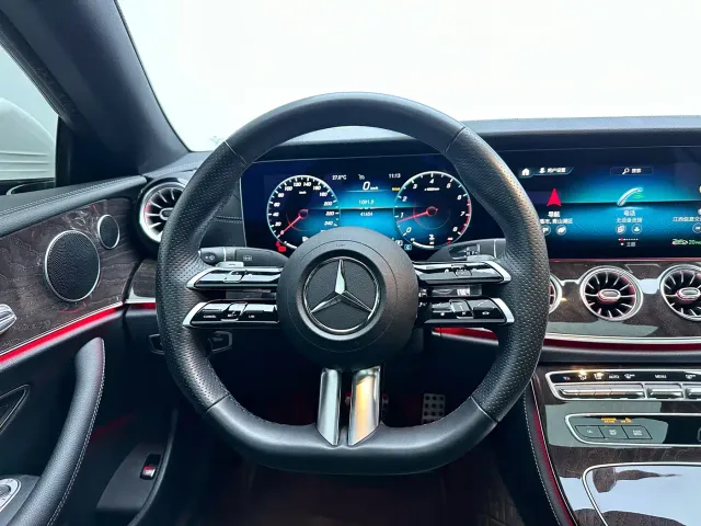 Mercedes-Benz E-Class — Фото автомобиля 19